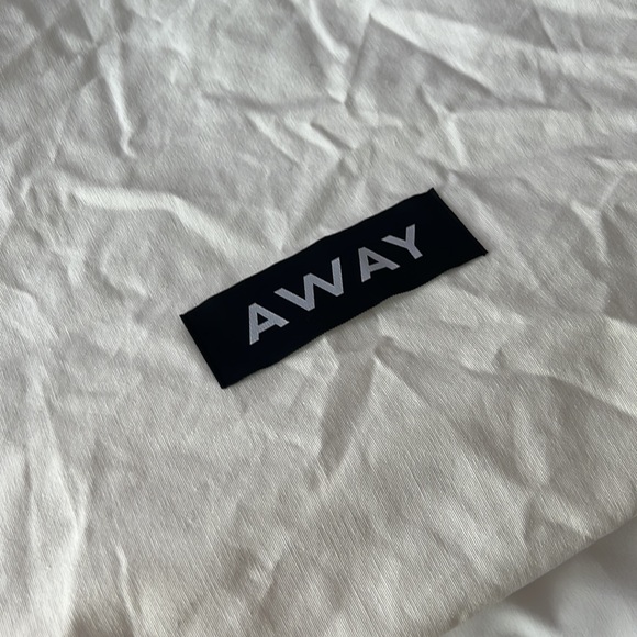 NEW Away Luggage Large Drawstring Dustbag for Pet Carrier - Picture 2 of 5